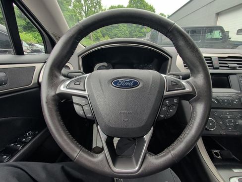 Used 2014 Ford Fusion SE w/ Equipment Group 202A FWD image 19