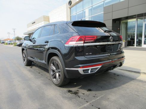 Used 2020 Volkswagen Atlas Cross Sport SE w/ Towing Package AWD/4WD image 7