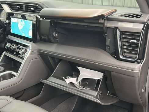 Used 2025 GMC Sierra 3500 Denali w/ Denali Reserve Package image 39