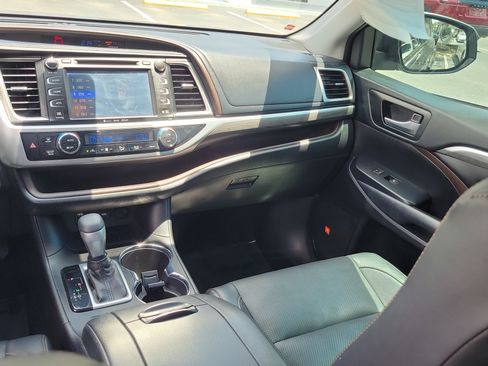 Certified 2019 Toyota Highlander Limited FWD image 18