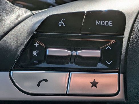 Used 2025 Hyundai Elantra SEL image 14