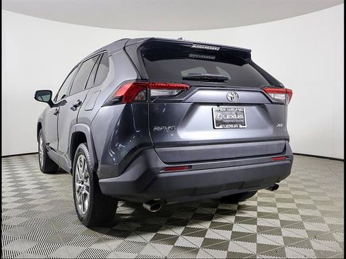 Used 2021 Toyota RAV4 XLE Premium FWD image 4