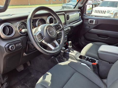 Used 2018 Jeep Wrangler Unlimited Sahara AWD/4WD image 17