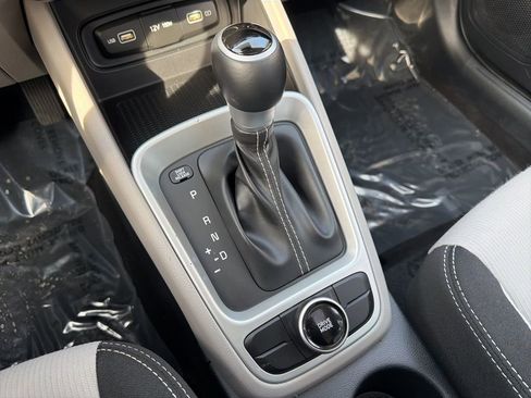 Used 2022 Hyundai Venue SEL w/ Cargo Package image 27