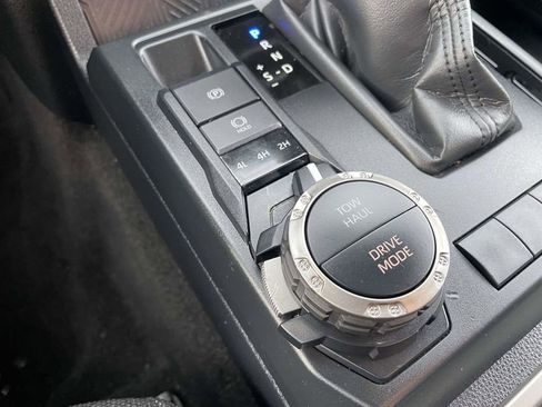 Used 2025 Toyota 4Runner SR5 AWD/4WD image 41