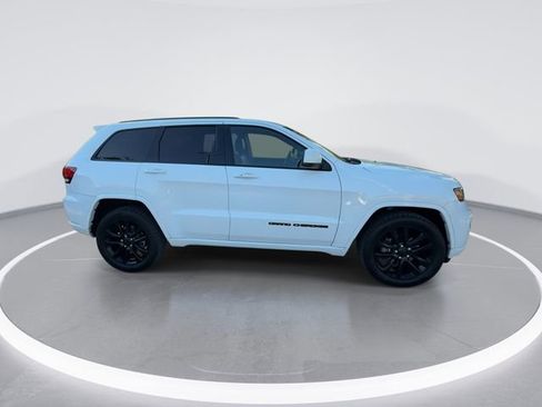 Used 2019 Jeep Grand Cherokee Altitude image 9