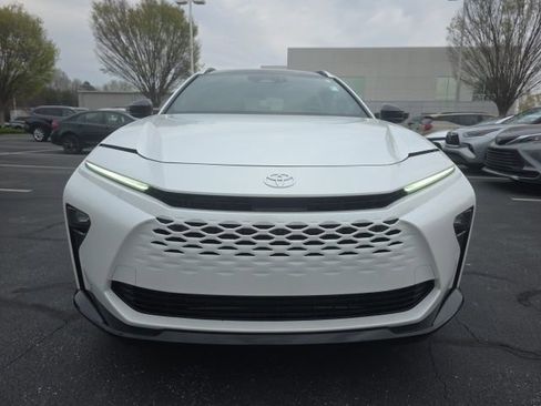 Used 2025 Toyota Crown Signia Limited w/ Advanced Technology Package image 2