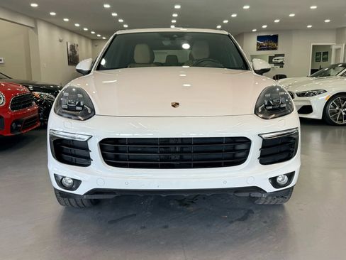 Used 2018 Porsche Cayenne Platinum Edition w/ Premium Package Plus image 2