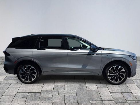 Used 2024 Lincoln Nautilus Reserve AWD/4WD image 8