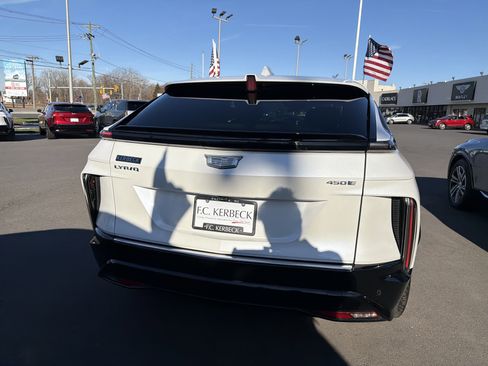 Used 2024 Cadillac Lyriq Tech image 8