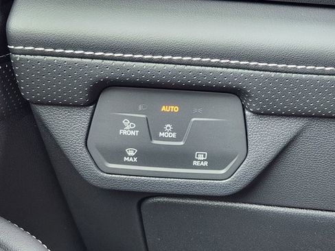 New 2026 Volkswagen Atlas SE image 11