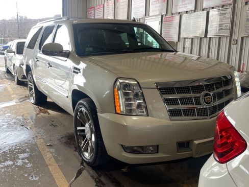Used 2012 Cadillac Escalade ESV Platinum image 3