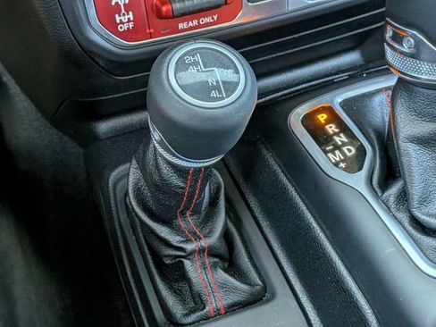 Used 2018 Jeep Wrangler Unlimited Rubicon w/ Safety Group AWD/4WD image 25