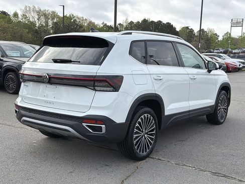 New 2026 Volkswagen Taos SE FWD image 5