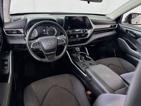 Used 2023 Toyota Highlander LE AWD/4WD image 18
