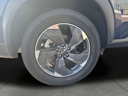 Used 2025 Nissan Rogue SV image 38