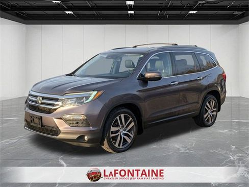 Used 2017 Honda Pilot Touring image 1