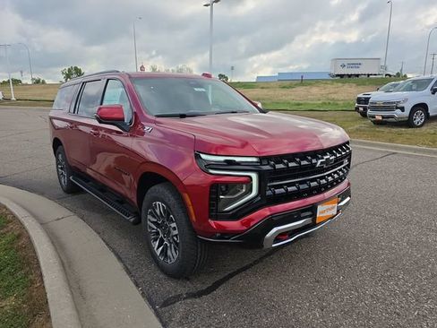 New 2026 Chevrolet Suburban Z71 w/ Z71 Off-Road Package AWD/4WD image 2