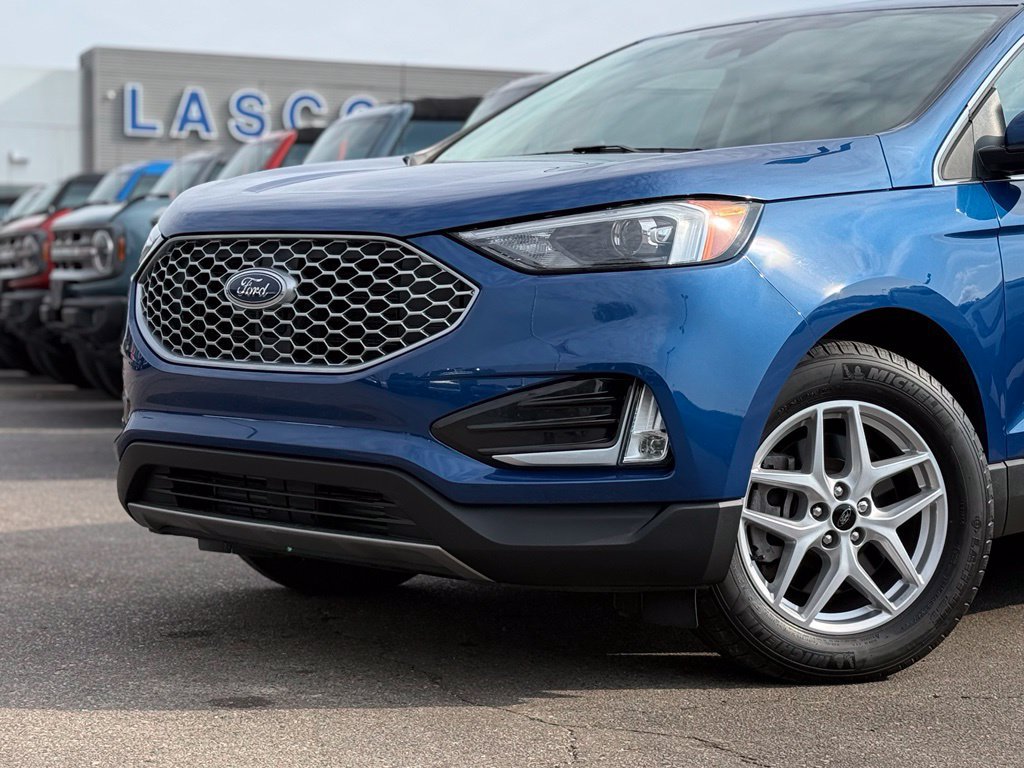 Used 2023 Ford Edge SEL AWD/4WD image 2