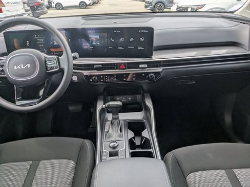 Certified 2024 Kia Sorento LX FWD image 16