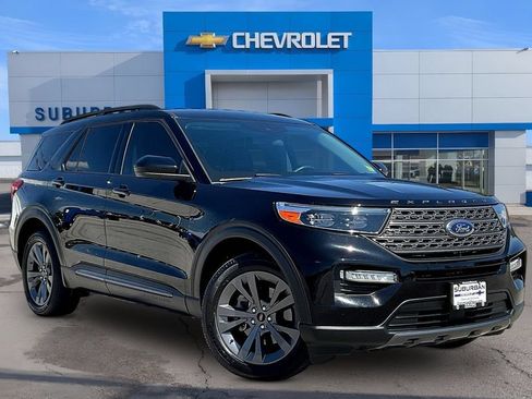 Used 2024 Ford Explorer XLT w/ Equipment Group 202A RWD image 2