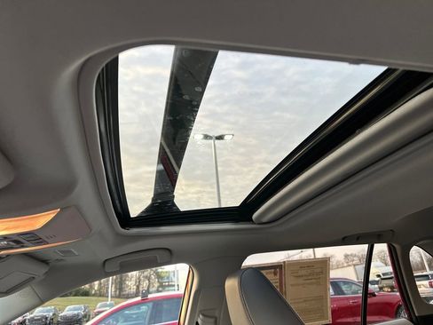 Used 2021 Toyota RAV4 XLE Premium image 25