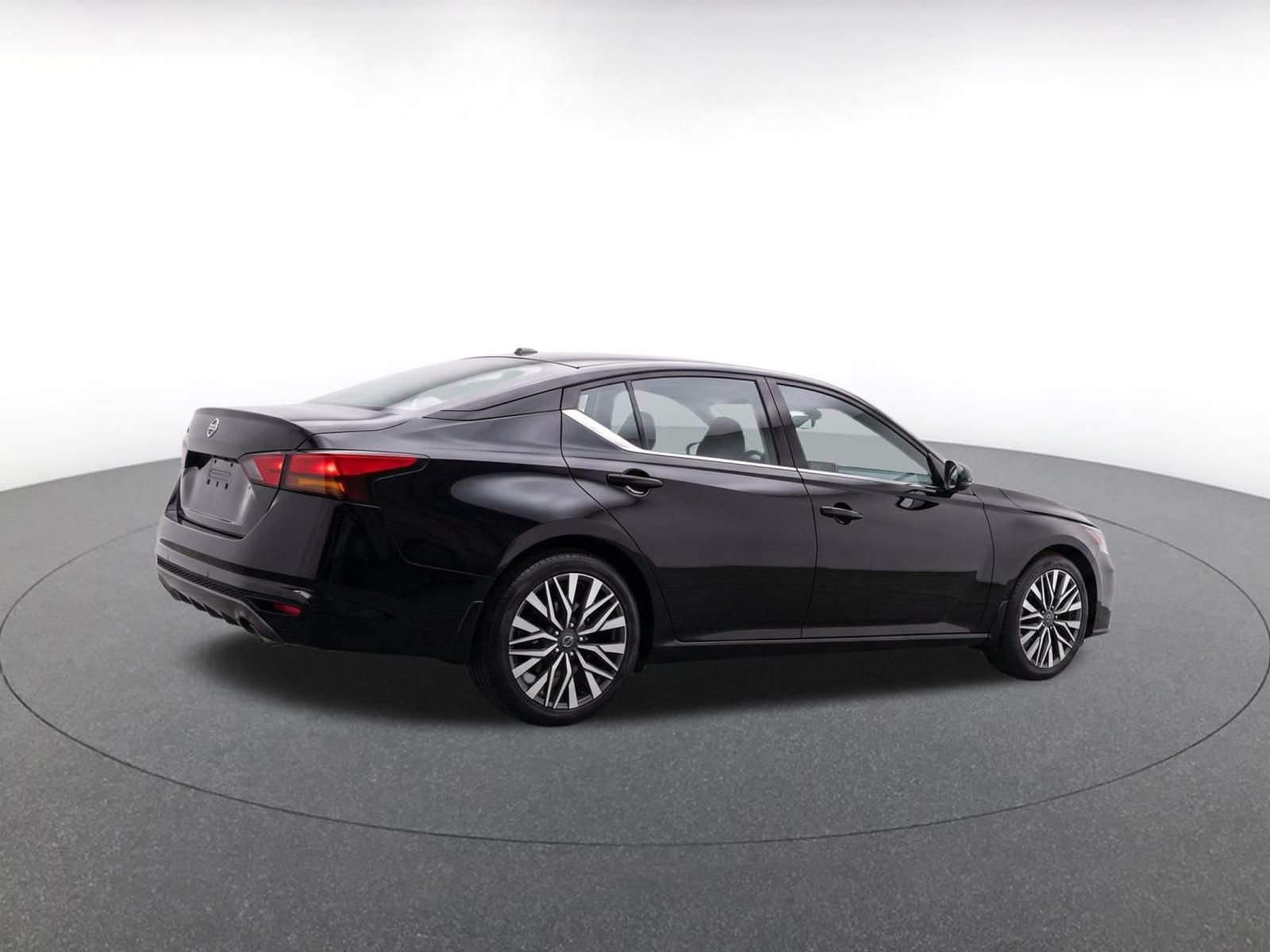 Used 2025 Nissan Altima 2.5 SV FWD image 8