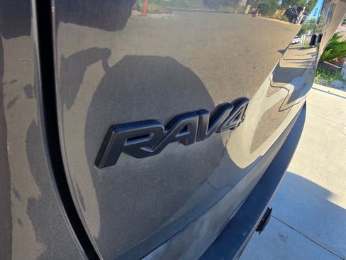 Used 2021 Toyota RAV4 XLE AWD/4WD image 11