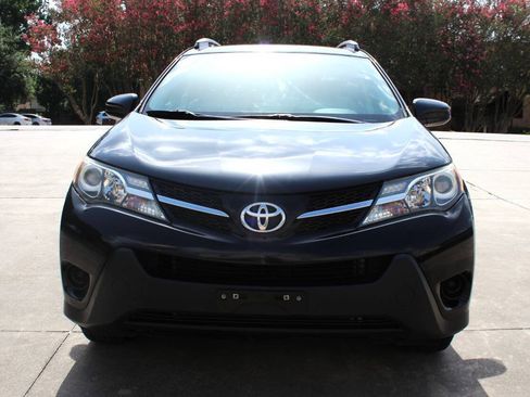 Used 2014 Toyota RAV4 LE FWD image 5