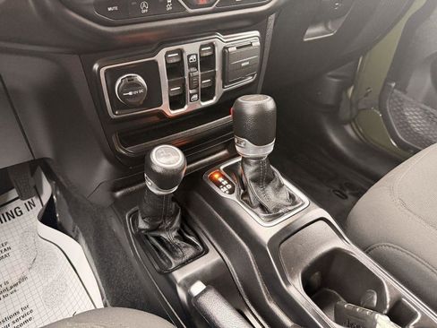 Used 2023 Jeep Gladiator Sport image 18