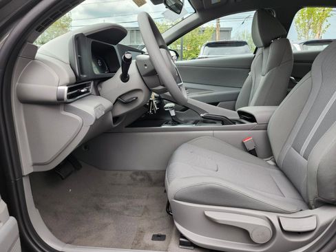 New 2026 Hyundai Elantra SE FWD image 17