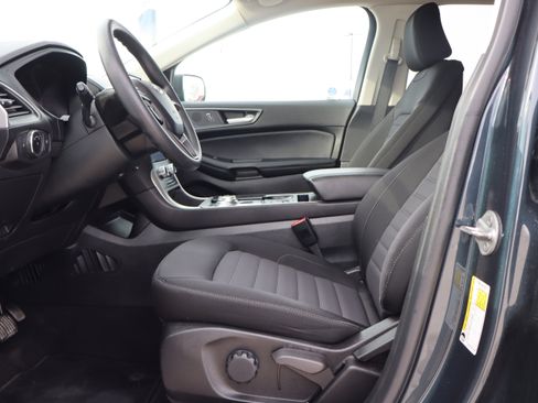 Used 2023 Ford Edge SE image 9