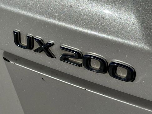 Used 2020 Lexus UX 200 image 10