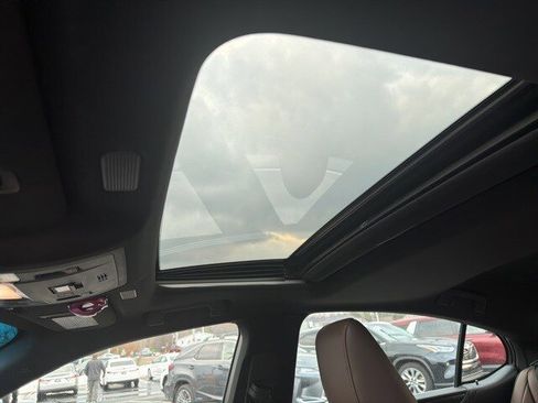 Used 2025 Lexus ES 300h w/ Luxury Package image 7