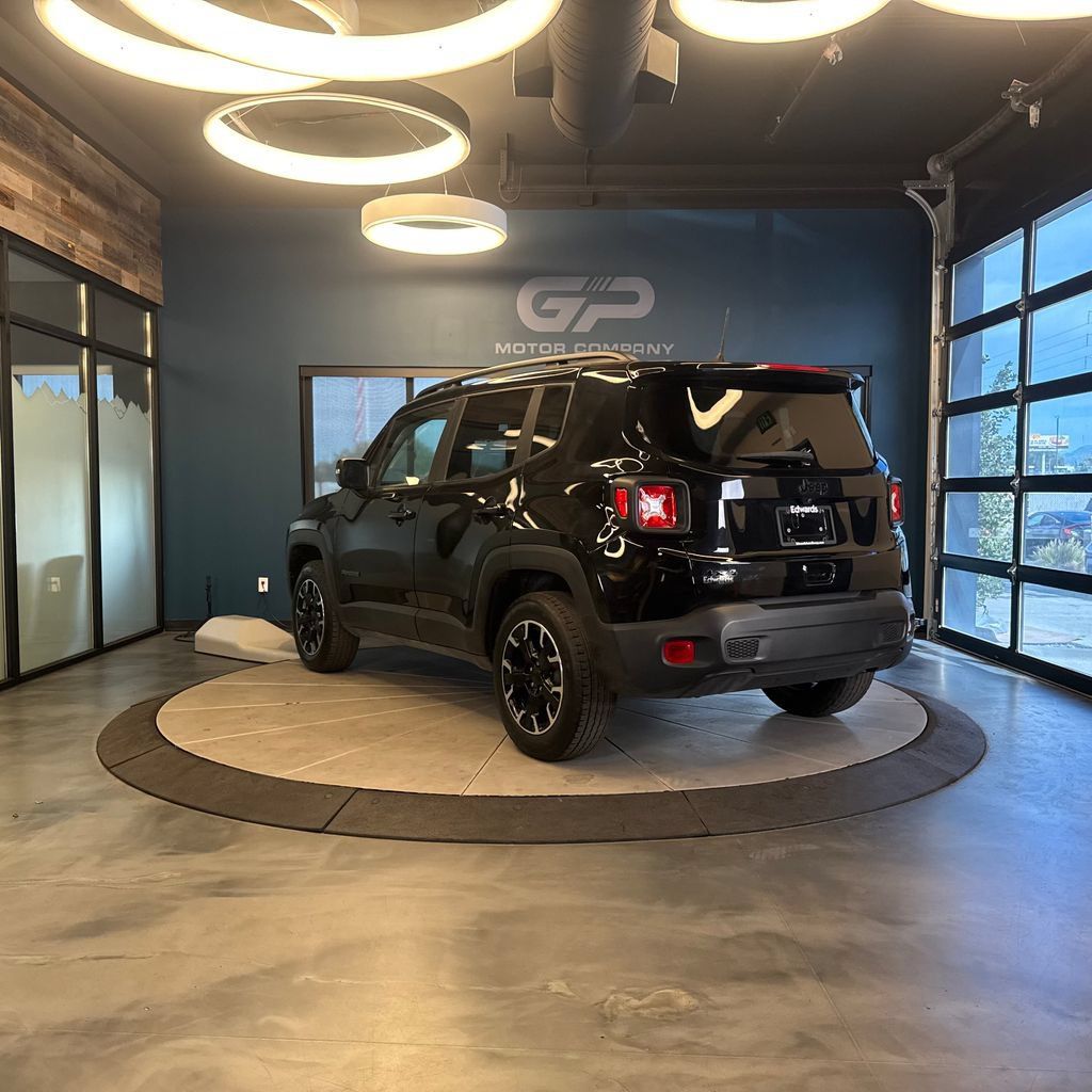 Used 2023 Jeep Renegade Latitude AWD/4WD image 5