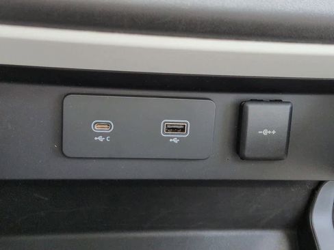 Used 2024 Land Rover Defender 130 S image 34