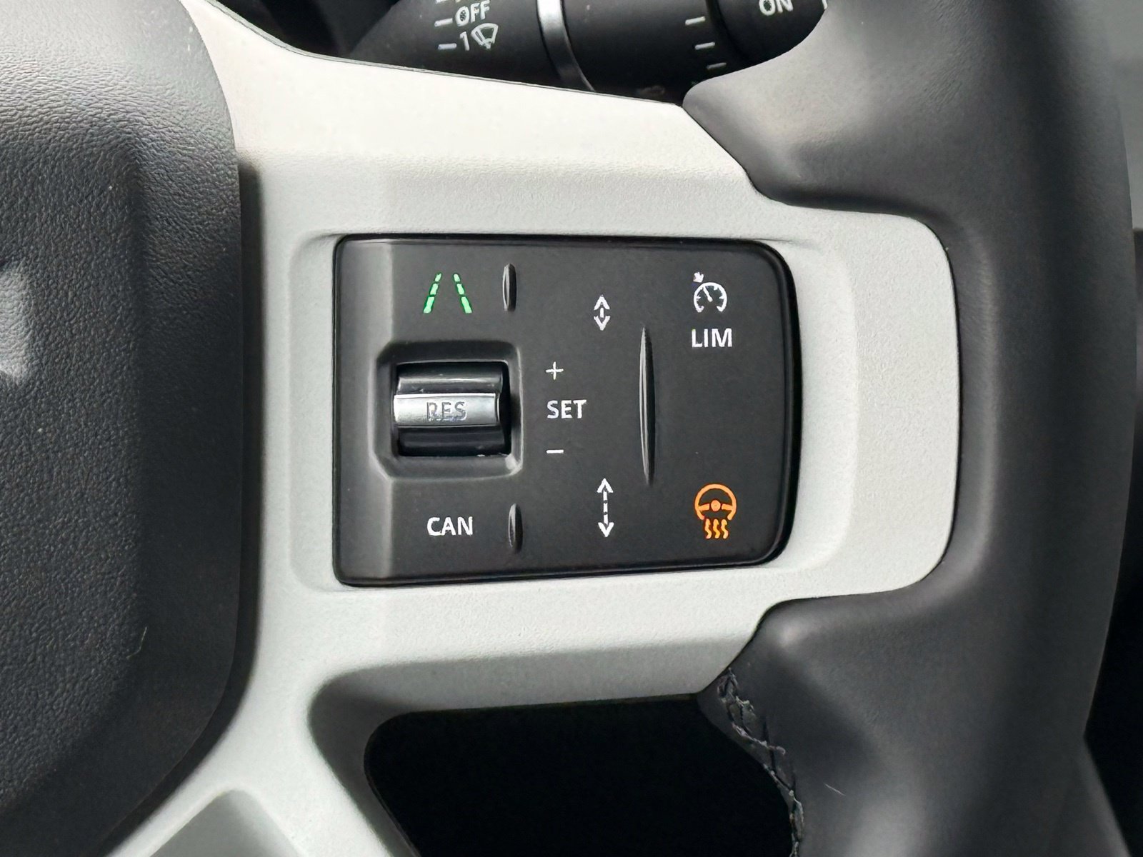 New 2026 Land Rover Defender 110 X-Dynamic SE AWD/4WD image 32