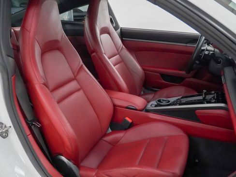 Certified 2020 Porsche 911 Carrera 4S image 17