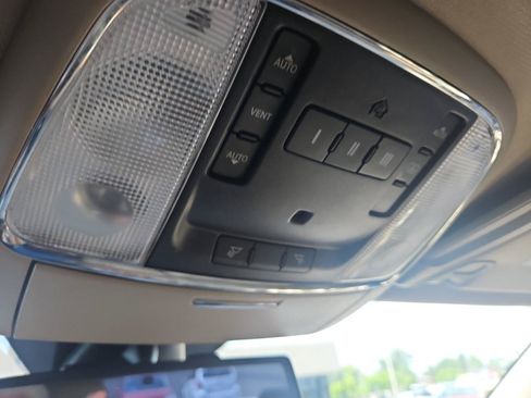 Used 2014 Chrysler 300 C w/ Beats Audio Group AWD/4WD image 41