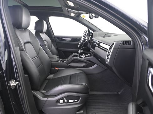 Certified 2020 Porsche Cayenne AWD/4WD image 23