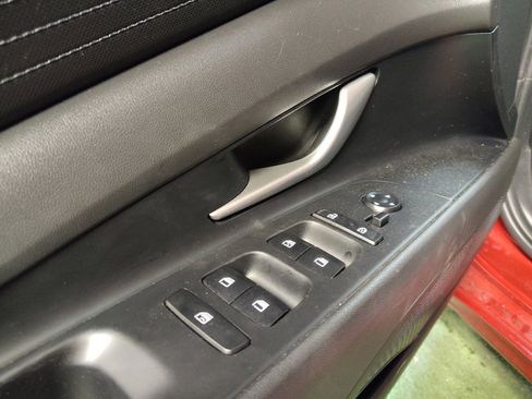 Used 2023 Hyundai Elantra SEL w/ Preferred Accessory Package image 27