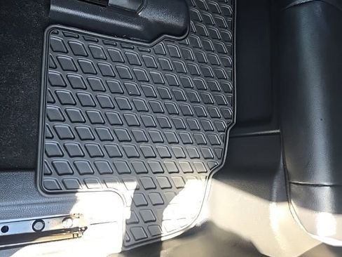 Used 2023 Toyota Highlander XLE image 42