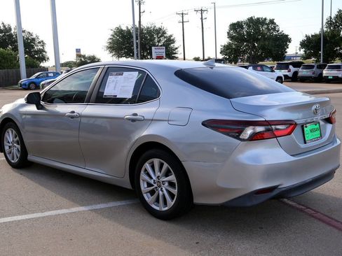 Used 2021 Toyota Camry LE FWD image 9
