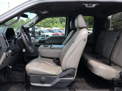 Used 2022 Ford F550 4x4 SuperCab Super Duty image 22