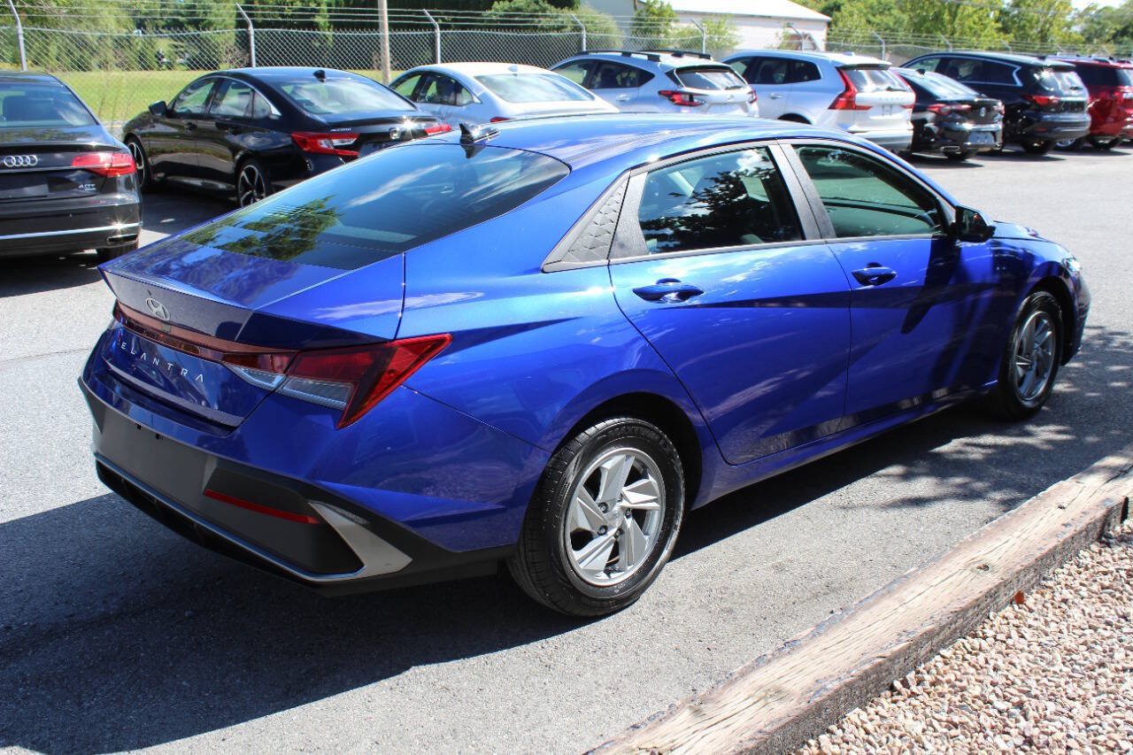 Used 2025 Hyundai Elantra SE FWD image 6
