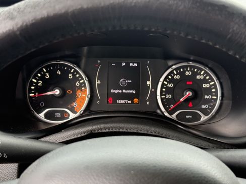 Used 2015 Jeep Renegade Latitude w/ Popular Equipment Group FWD image 18