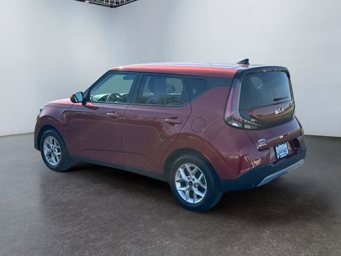 Used 2023 Kia Soul LX w/ LX Technology Package FWD image 3
