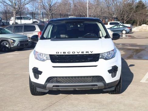 Used 2017 Land Rover Discovery Sport SE image 3
