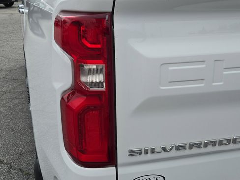 Used 2023 Chevrolet Silverado 1500 LTZ w/ LTZ Premium Package AWD/4WD image 12