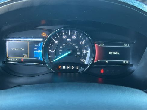 Used 2018 Ford Explorer XLT w/ Equipment Group 202A AWD/4WD image 22